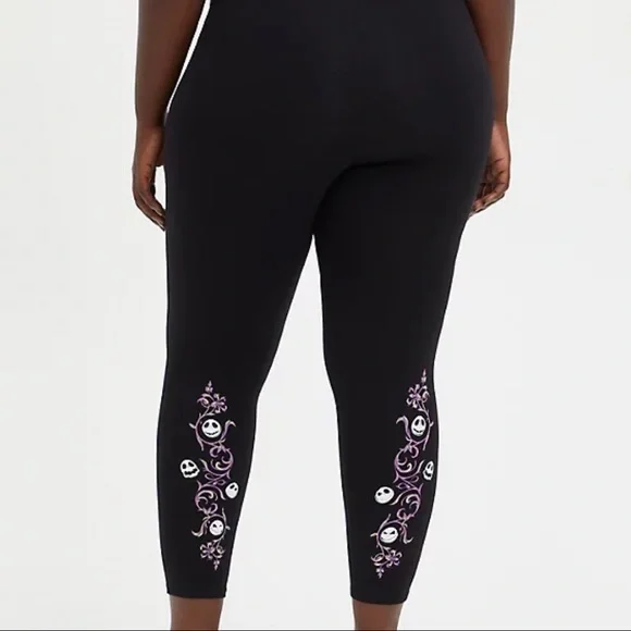 TORRID CROP LEGGING - DISNEY THE NIGHTMARE BEFORE CHRISTMAS FILIGREE - Picture 2 of 7